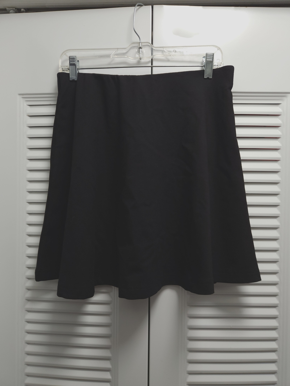 H&M Black Flowy Skater Skirt NWT Women’s Medium Stretch Mini Skirt